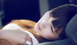 老婆朋友圈经常 发暧昧信息正常吗