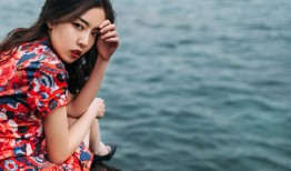 老婆的前任经常去她朋友圈点赞说明什么