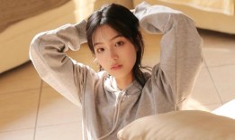 分手后女生屏蔽朋友圈但未删除好友