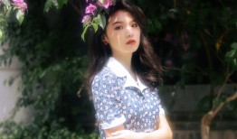 一个女生突然打开全部朋友圈
